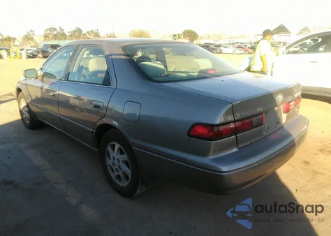 1999 Toyota Camry Le V6 z USA, uszkodzony, nr VIN JT2BF22K7X0168674